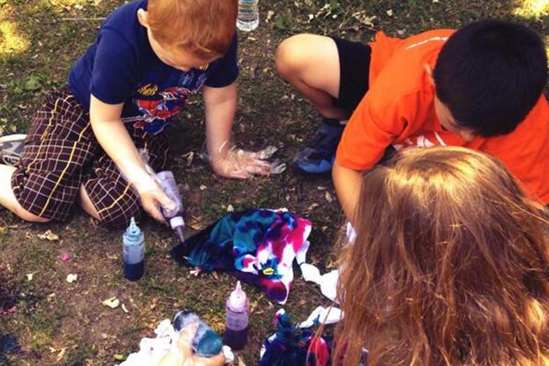 Kids creating tye-dye shirts